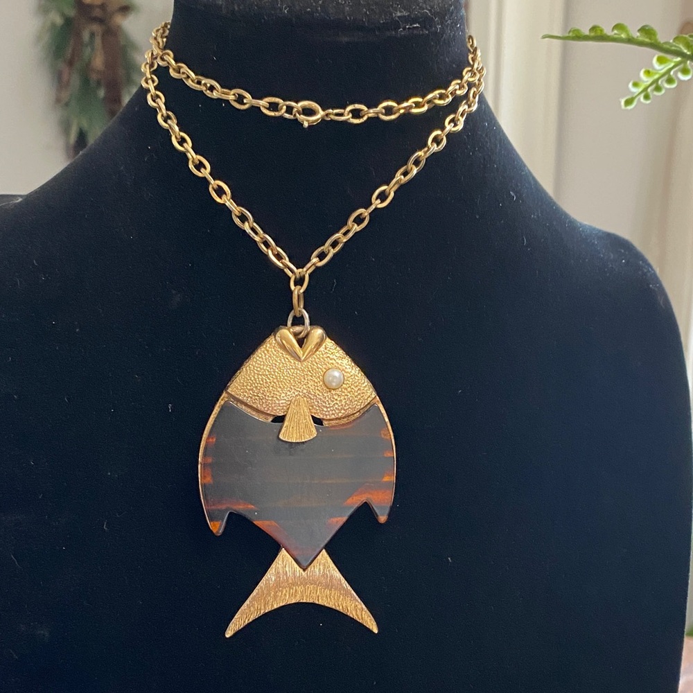 Sarah Coventry Gold Tone Fish Pendant Necklace with Tortoiseshell Accent